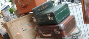 Pile de valises anciennes